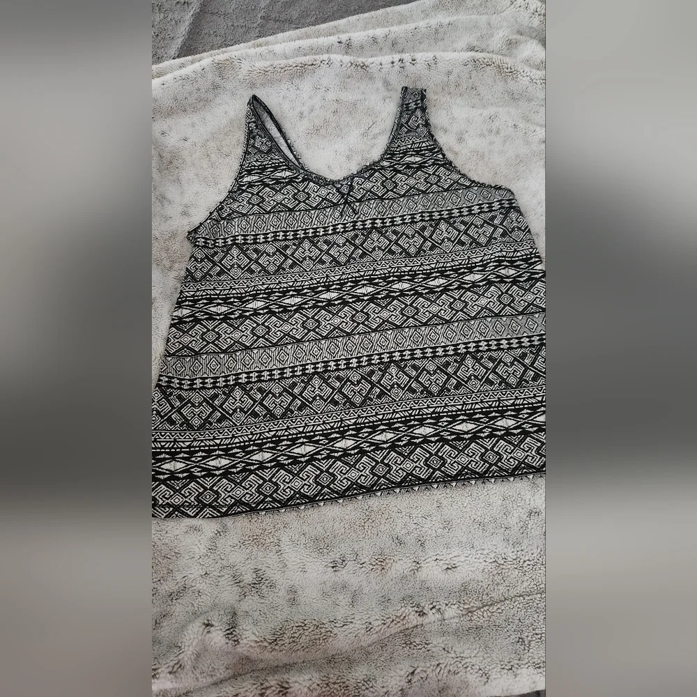 FINAL PRICE!! NWT! FOREVER 21 TANK TOP ! - Picture 1 of 4